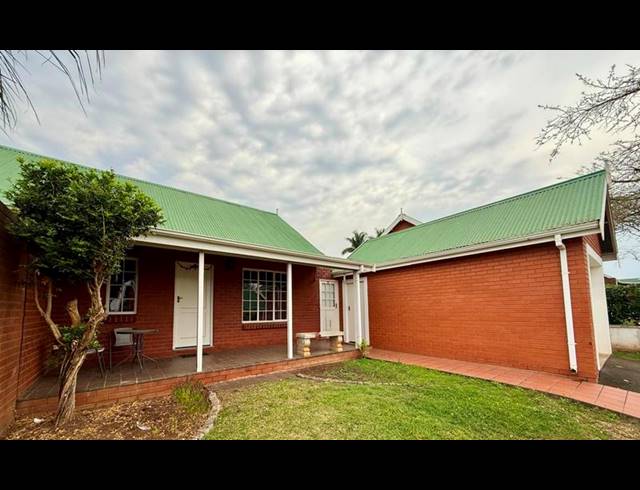 2 BEDROOM TOWNHOUSE FOR SALE IN HAYFIELDS